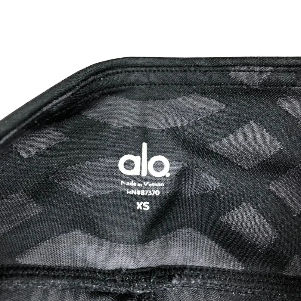 ALO Leggings Airbrush Capri Cropped Pant Black Gray Abstract Size XS Workout Gym